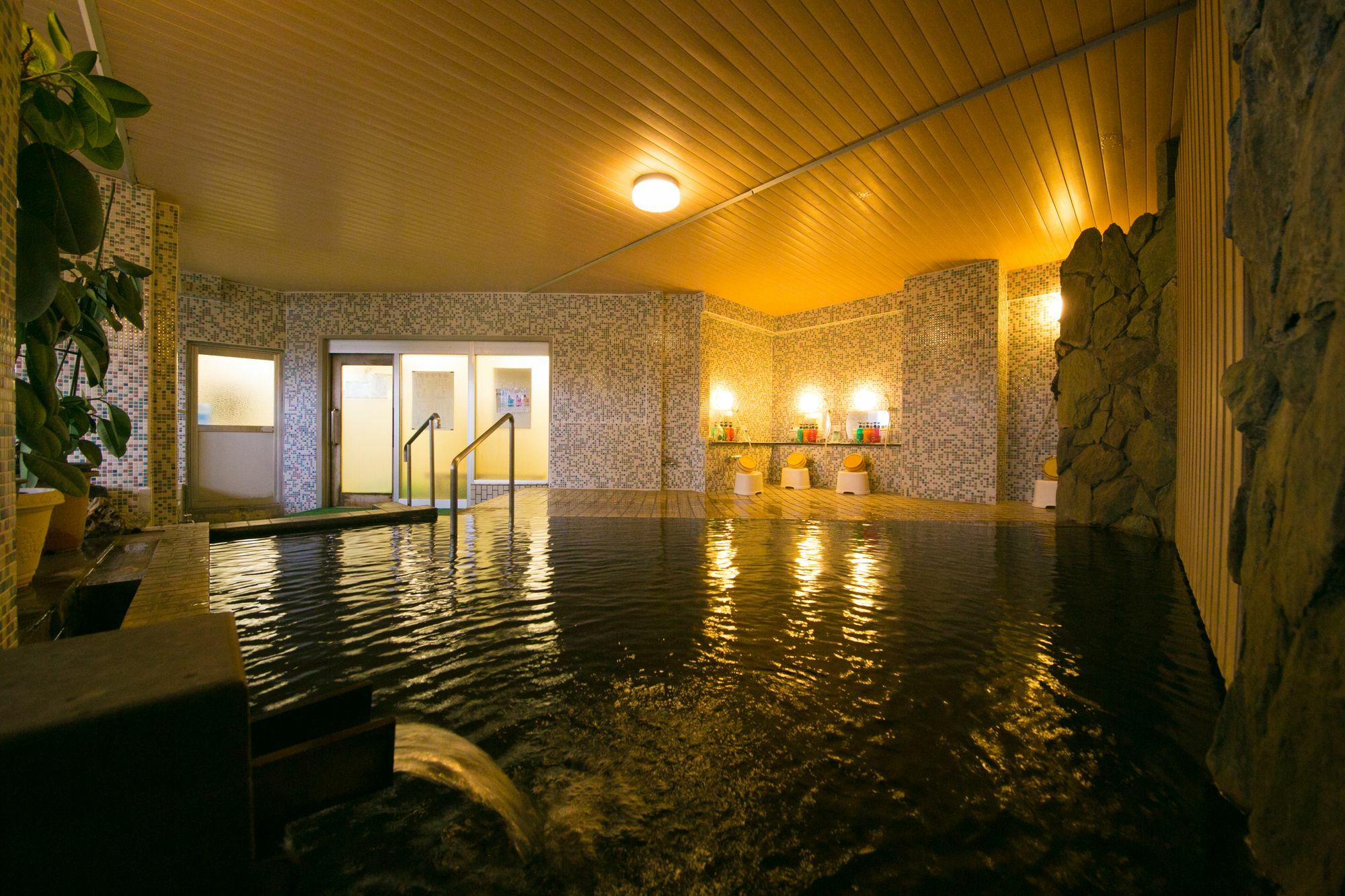 Отель Hitoyoshi Onsen Nabeya Экстерьер фото